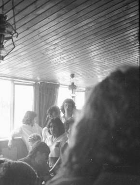 מסיבת עיתונאים על האלימות המשטרתית בהפגנה, 20/5/1971, קפה "סביון" (לימים – "מומנט" והיום – "רסטובר")